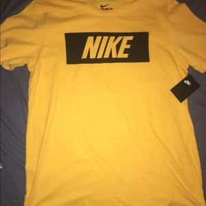 New NIKE TEE Athletic Cut Tee T-Shirt